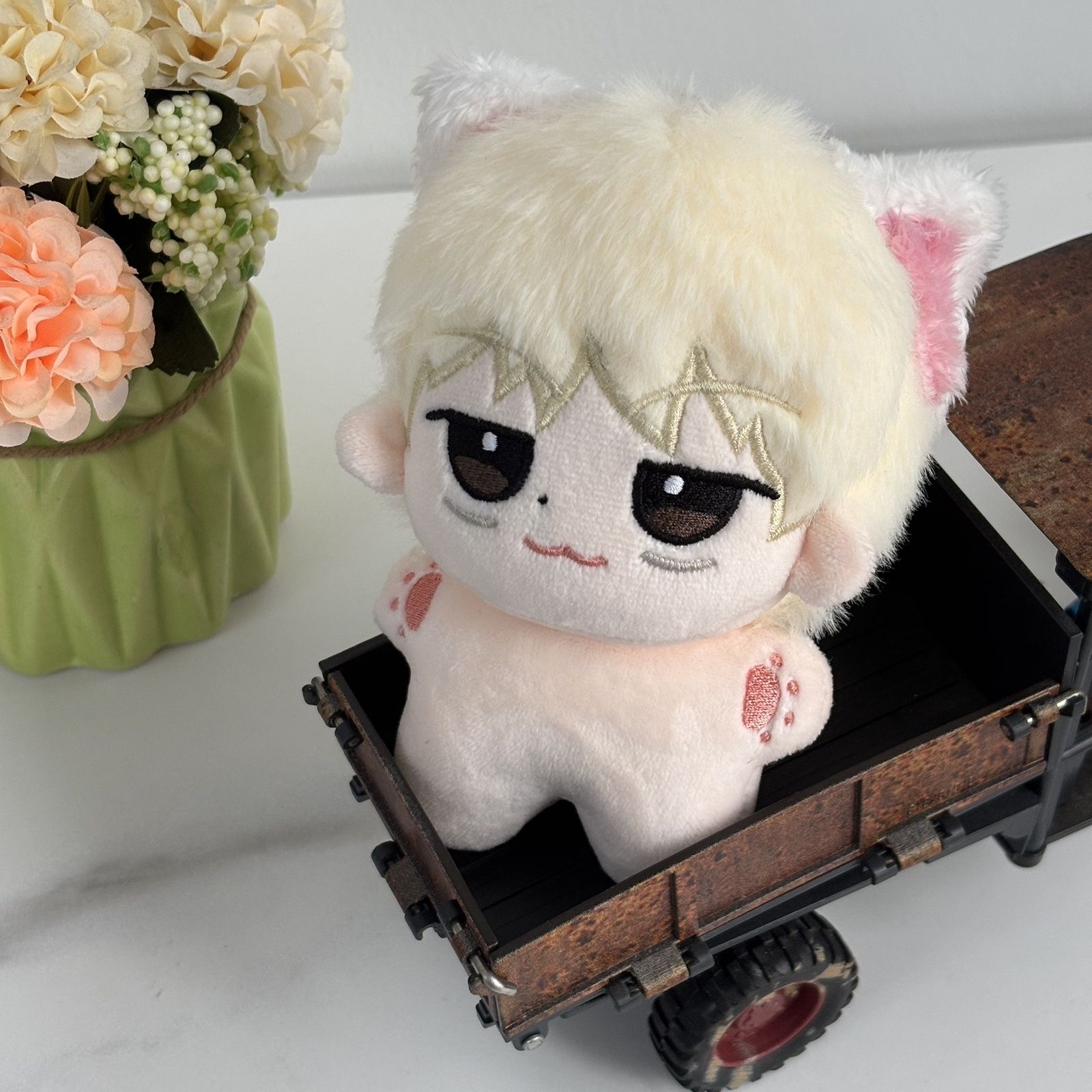 First release: TOMORROWXTOGETH - Anime Cosplay Characters recension och pris
